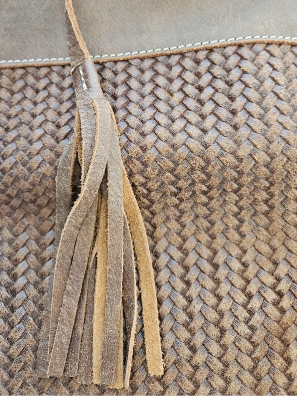 ❌ SOLD ❌ ROOTS Woven Leather Tote Bag in Cognac Brown - Picture 4 of 8